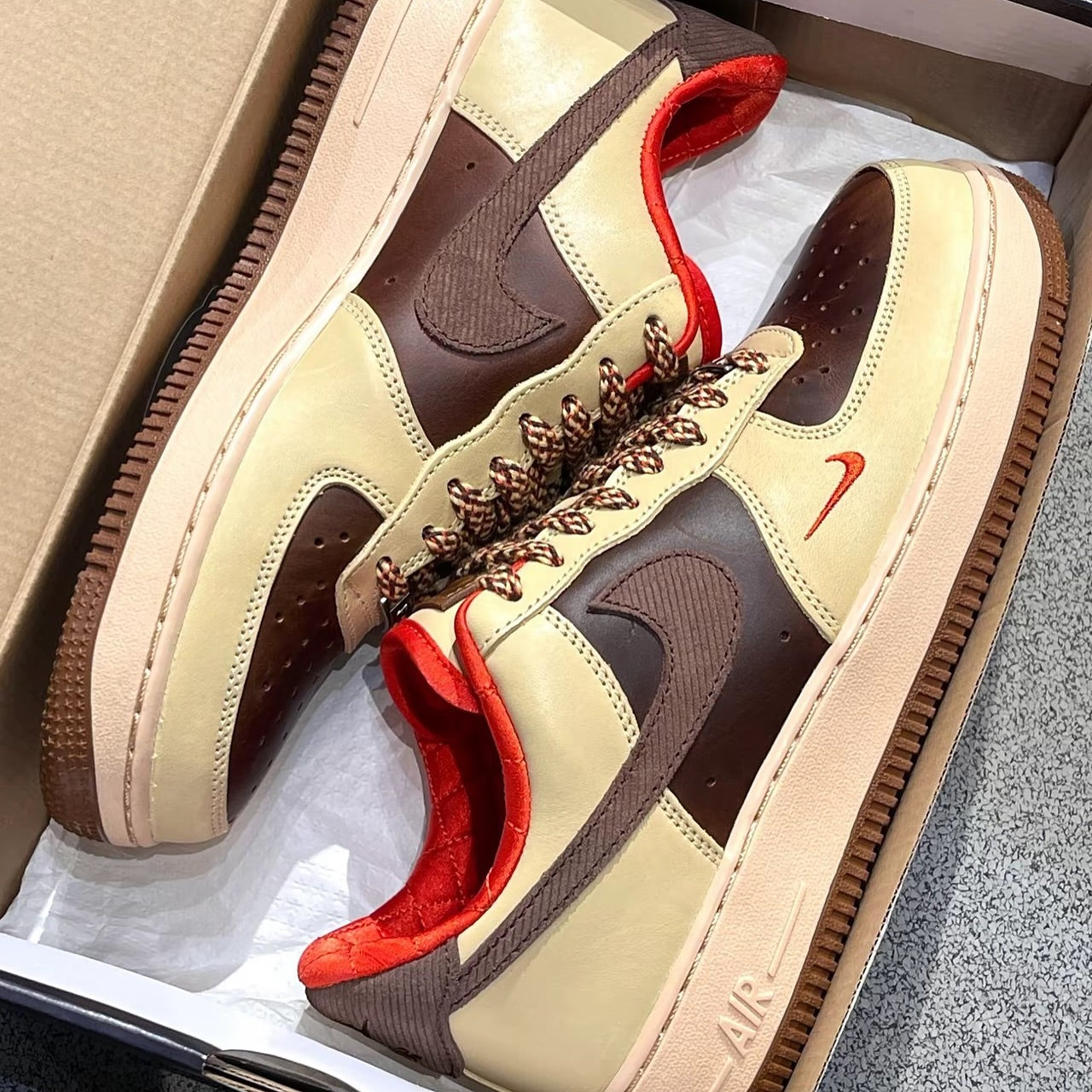 Nike Air Force 1 棕紅小勾 (HQ3447-222)