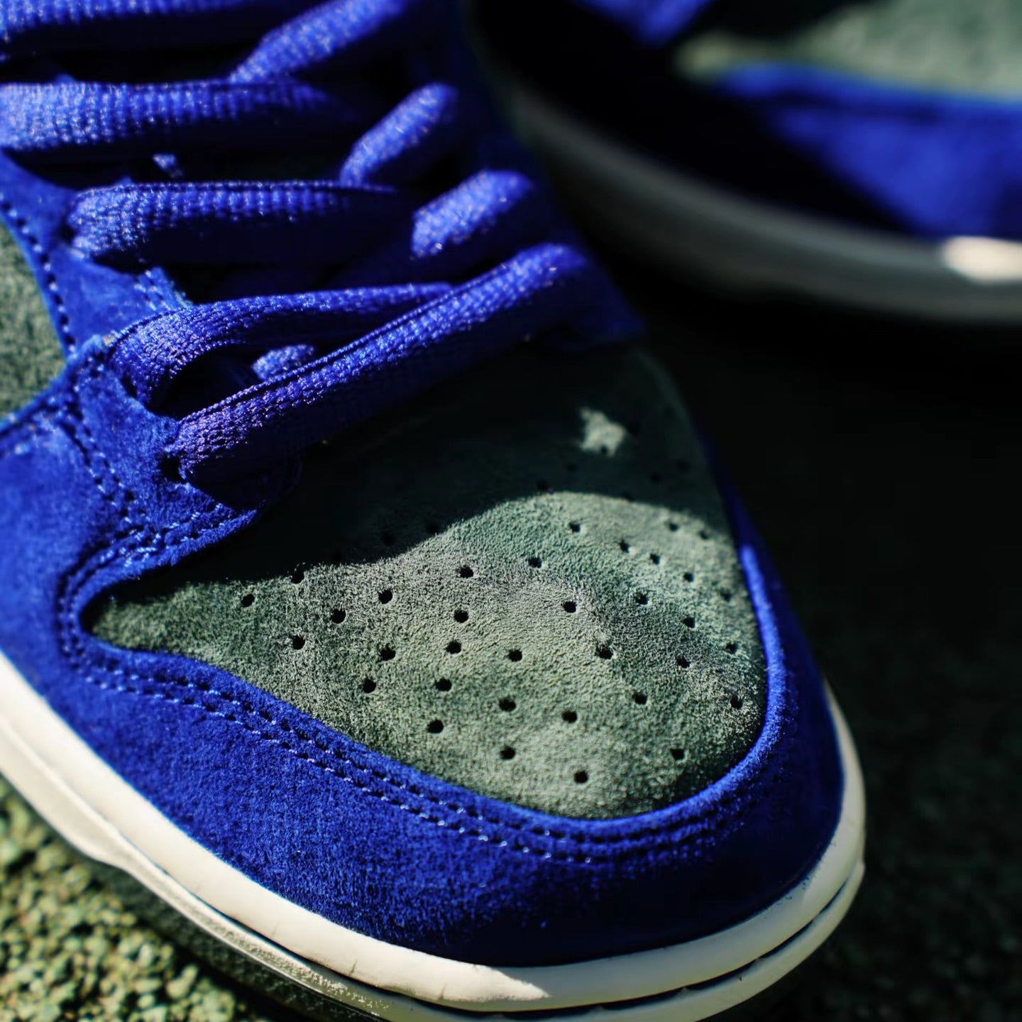 NIKE SB DUNK LOW DEEP ROYAL BLUE (HF3704-400)