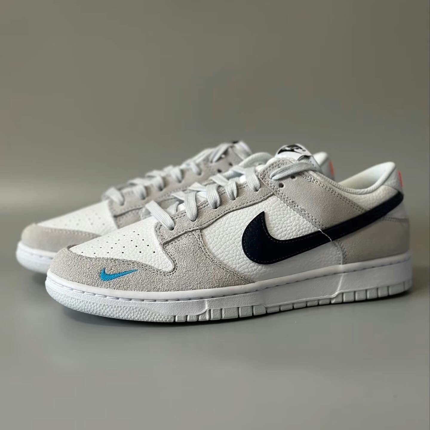 Dunk Low Mini Swoosh 黑白灰 (FJ4227-001)