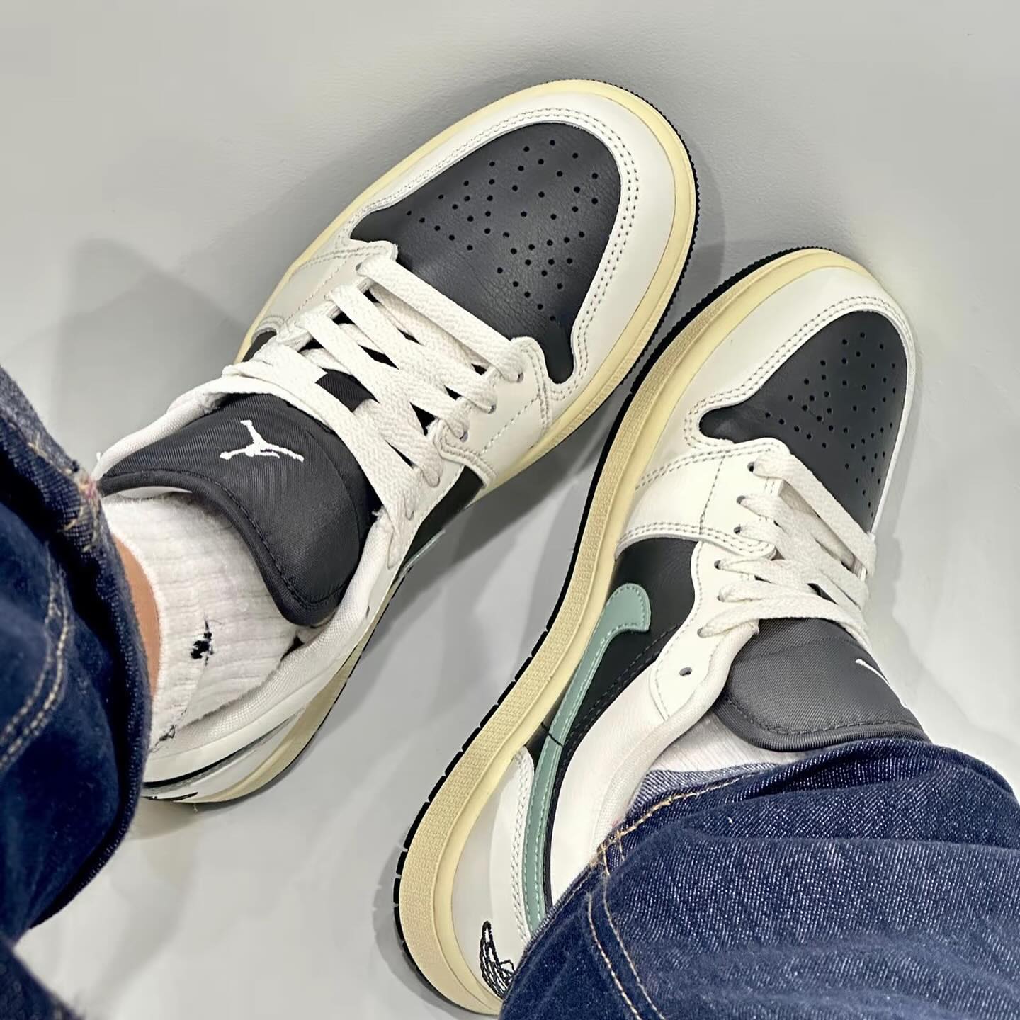 Nike AIR JORDAN 1 LOW ”JADE SMOKE“ (DC0774-001)