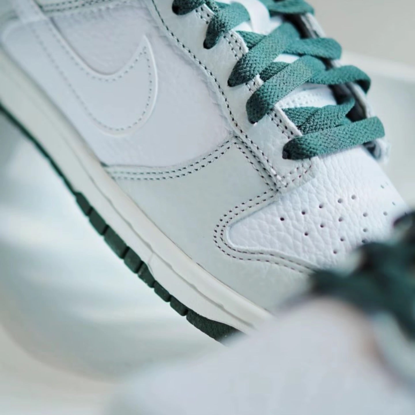 Nike DUNK LOW PHOTON DUST VINTAGE GREEN🍀 (HF2874-001)