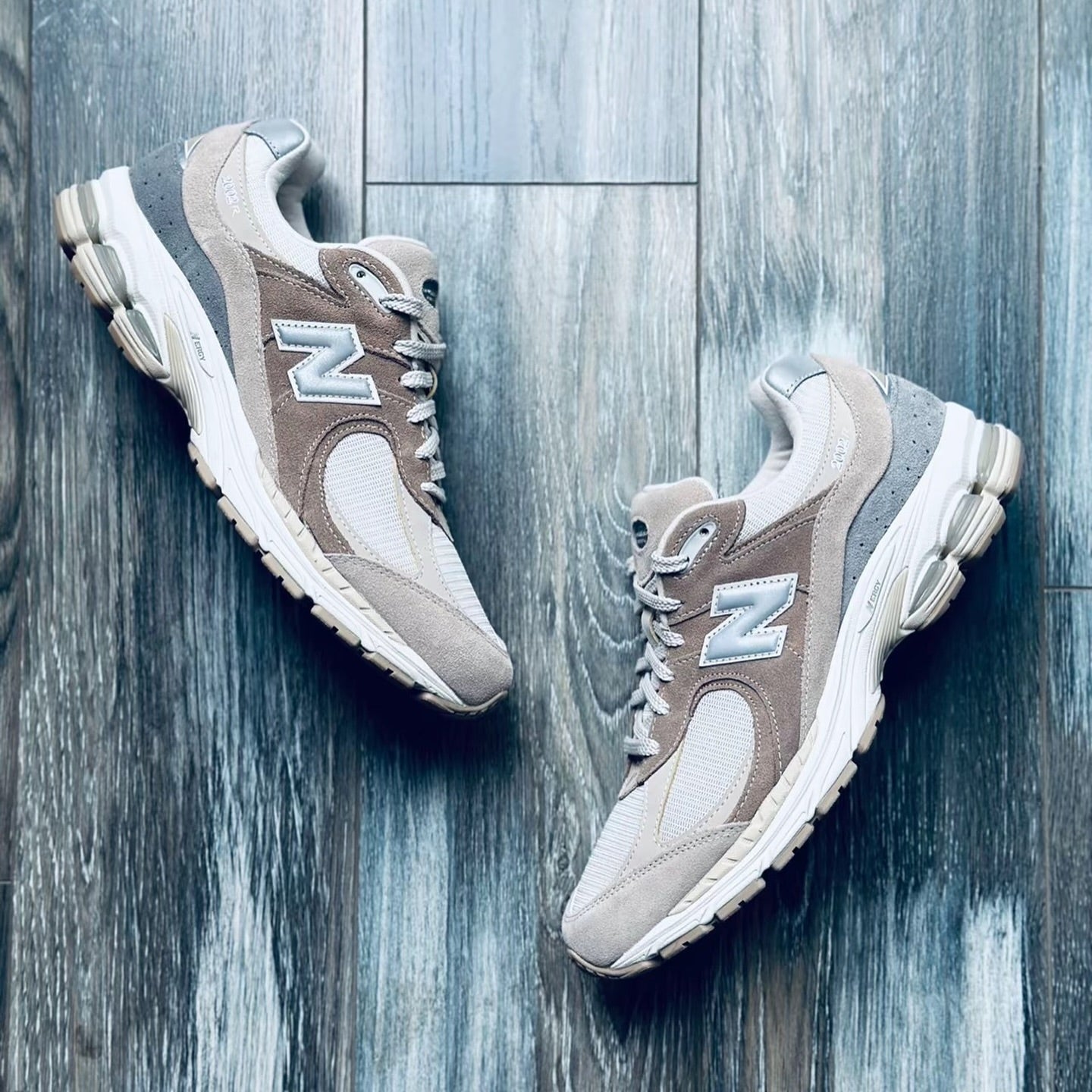 New Balance 2002R Driftwood Sandstone (M2002RSI)