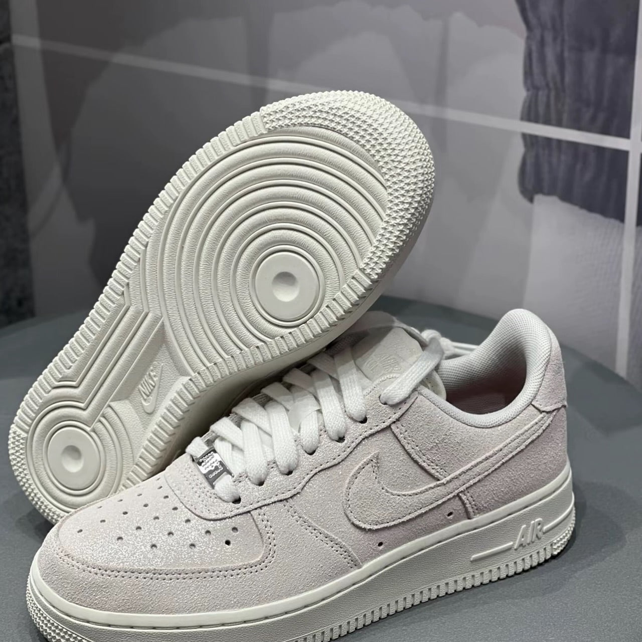 Nike Air Force 1 麂皮灰 (HQ3499-100)