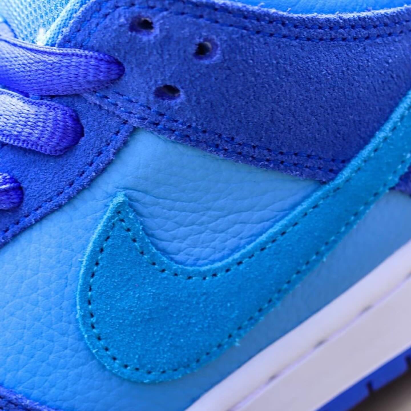 Nike SB Dunk Low - Blue Raspberry (DM0807-400)