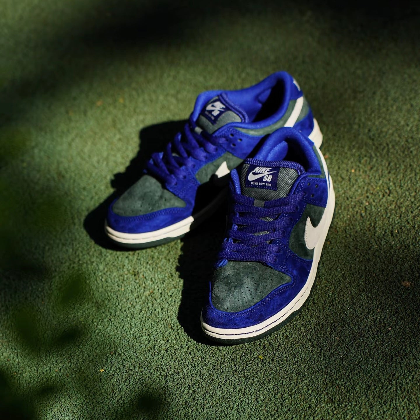 NIKE SB DUNK LOW DEEP ROYAL BLUE (HF3704-400)