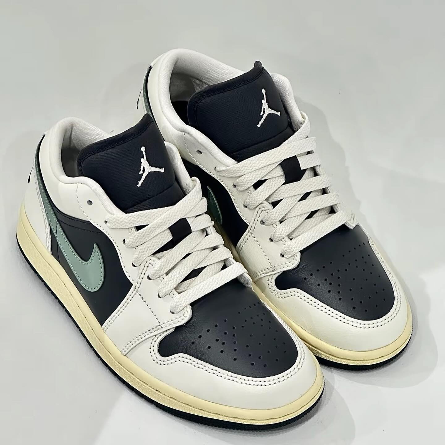 Nike AIR JORDAN 1 LOW ”JADE SMOKE“ (DC0774-001)