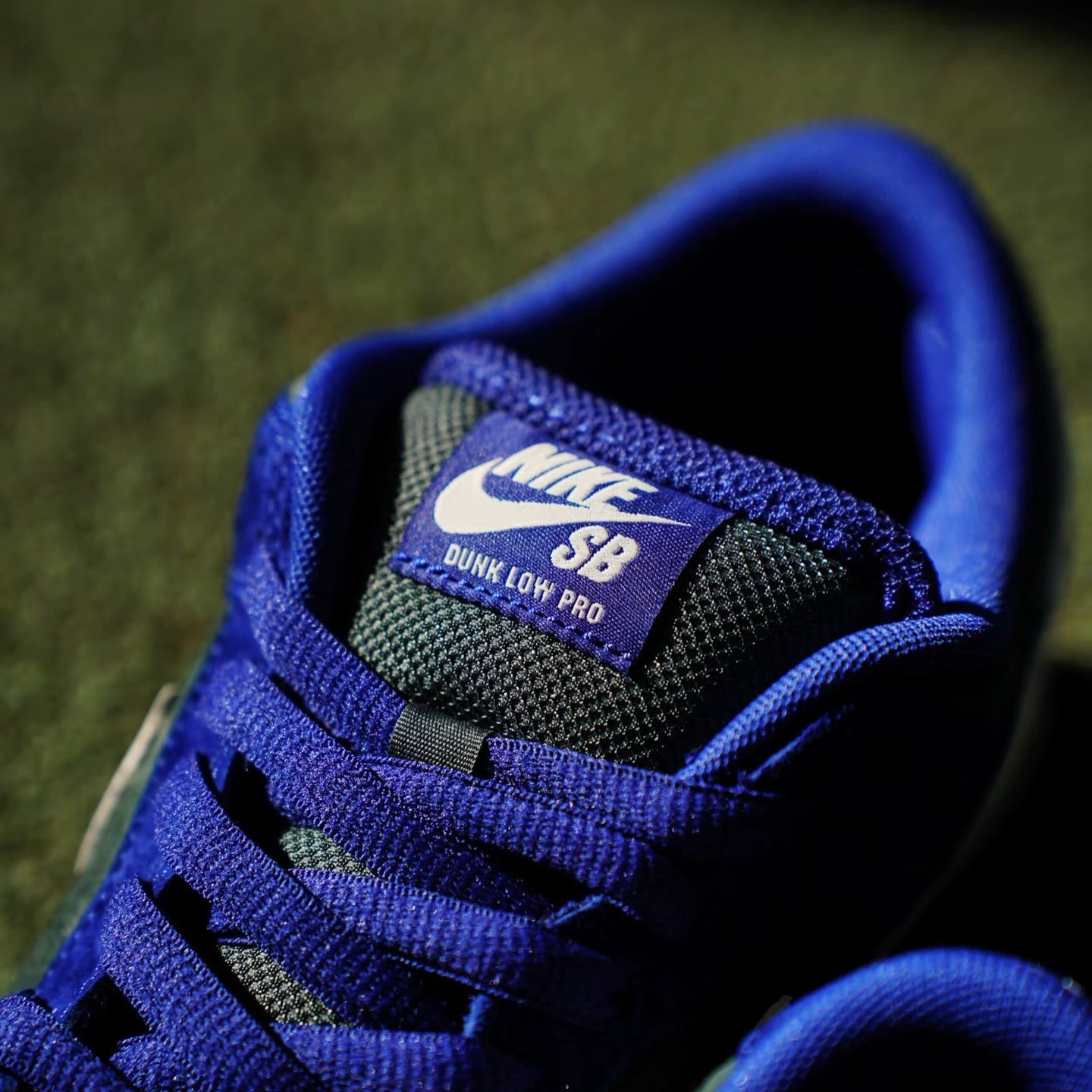 NIKE SB DUNK LOW DEEP ROYAL BLUE (HF3704-400)