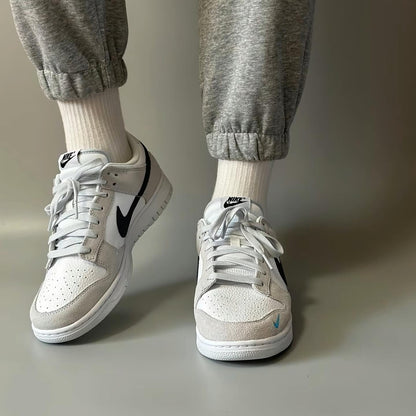 Dunk Low Mini Swoosh 黑白灰 (FJ4227-001)