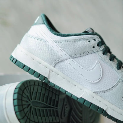 Nike DUNK LOW PHOTON DUST VINTAGE GREEN🍀 (HF2874-001)