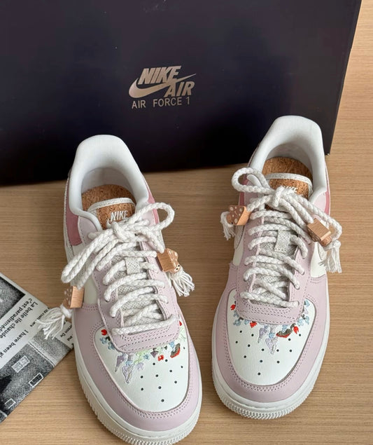 (秋季優惠) Nike Air Force WMNS 春日風主題 (IB8874-111)