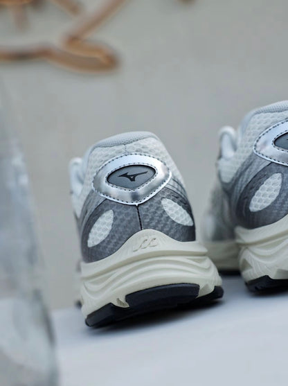 MIZUNO Racer V2 Sliver Cream (D1GH250606)