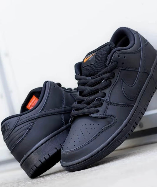 Nike Dunk Low Triple Black 黑魂 (FJ1674-001)