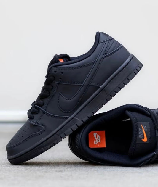Nike Dunk Low Triple Black 黑魂 (FJ1674-001)