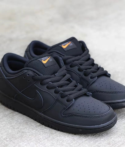 Nike Dunk Low Triple Black 黑魂 (FJ1674-001)