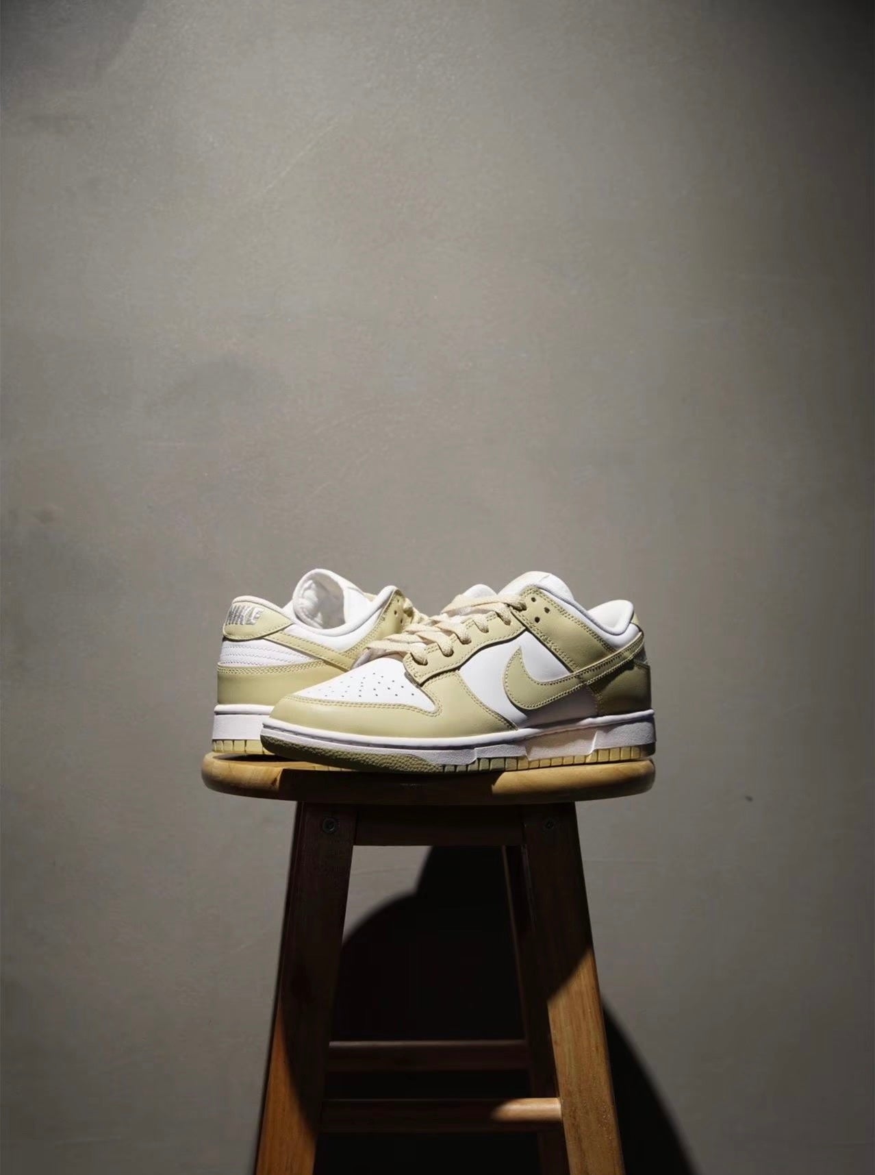 Team Gold Dunk Low (DV0833-100)