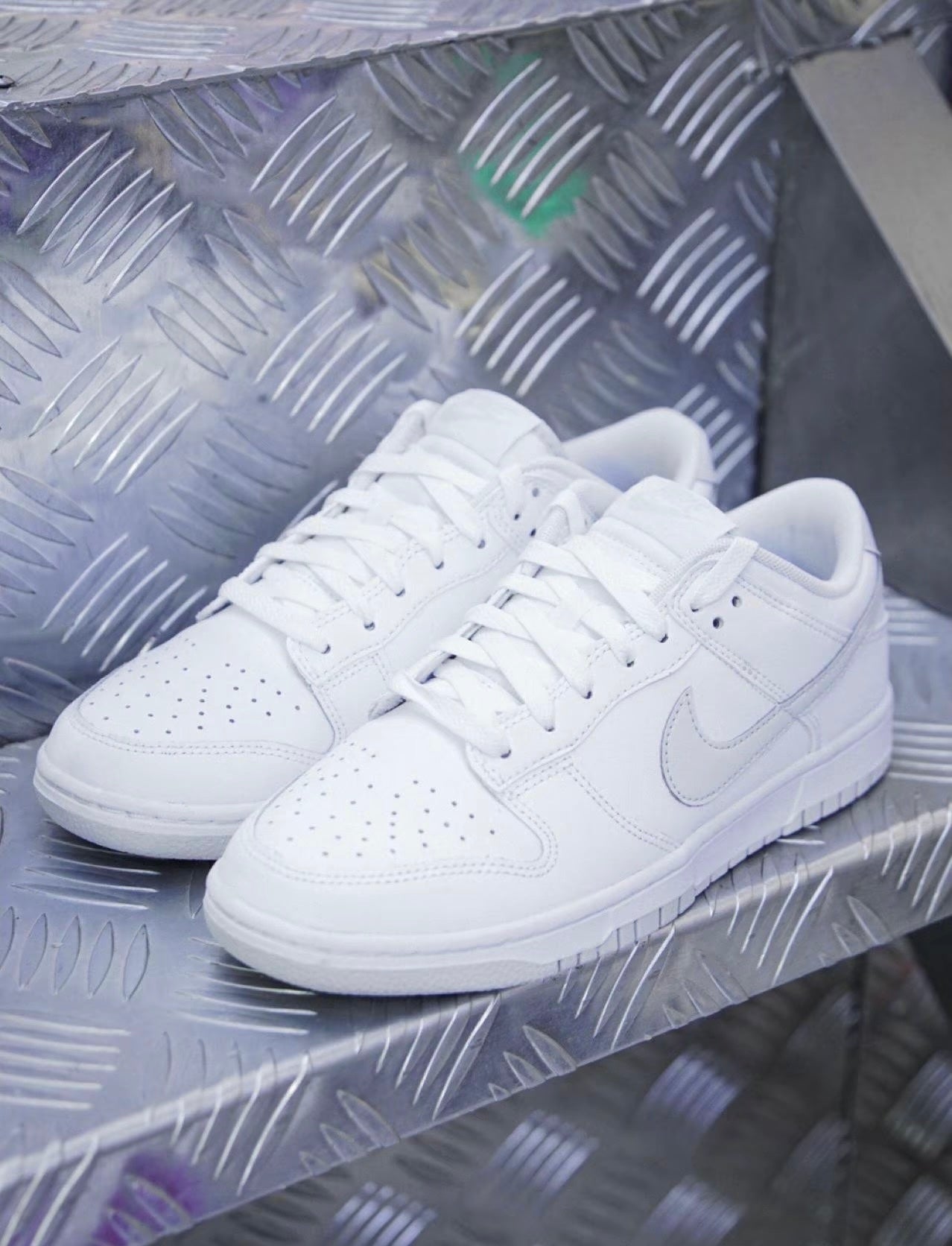 Triple White Dunk Low (DV0831-101)