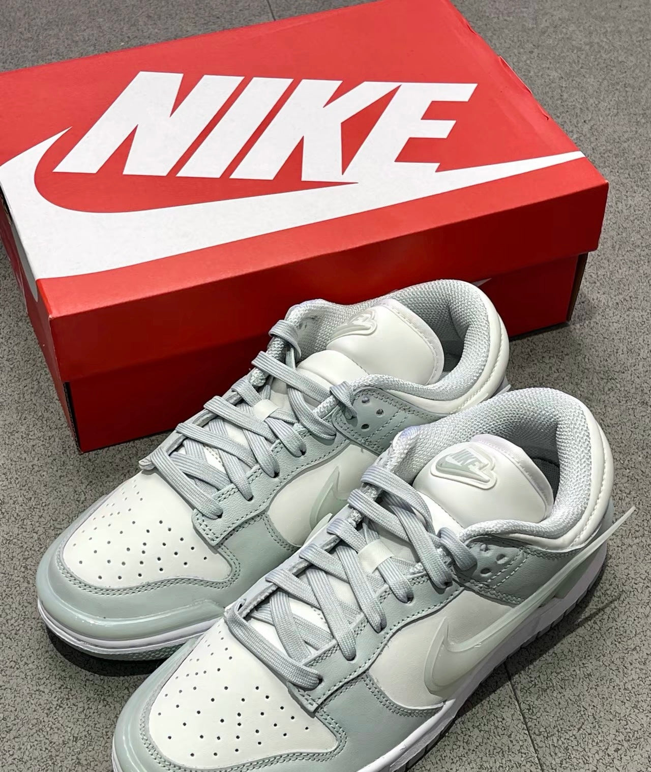 NIKE DUNK LOW TWIST ”LIGHT SILVER“ (DZ2794-004)