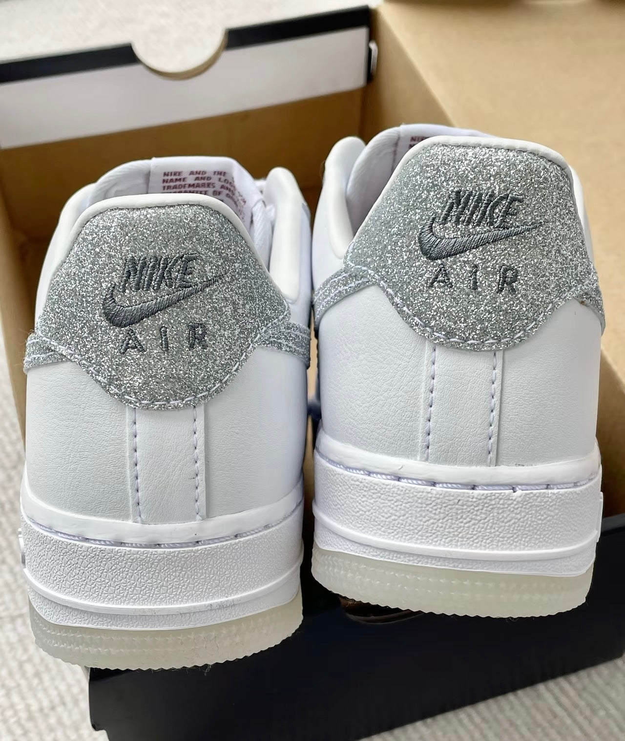 NIKE AIR FORCE 1 ”GREY BLING“ (HQ3461-191)