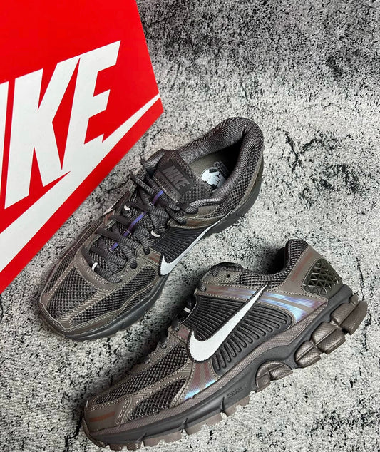 Nike Zoom Vomero 5 Cave Stone 棕色 (HF5493-201)