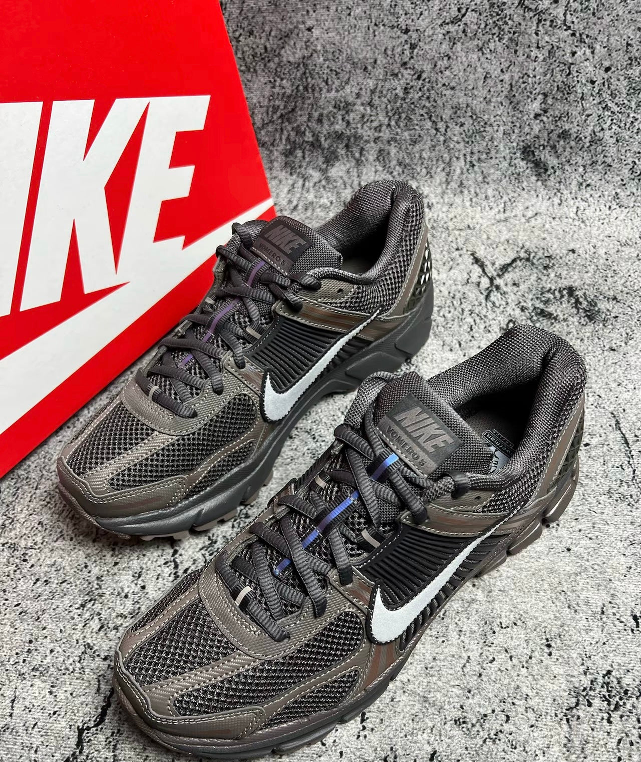 Nike Zoom Vomero 5 Cave Stone 棕色 (HF5493-201)