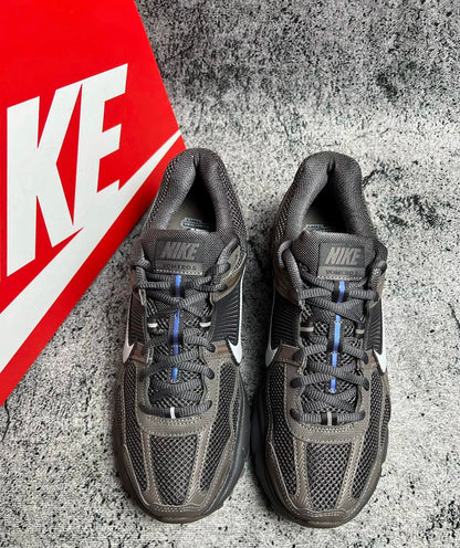 Nike Zoom Vomero 5 Cave Stone 棕色 (HF5493-201)