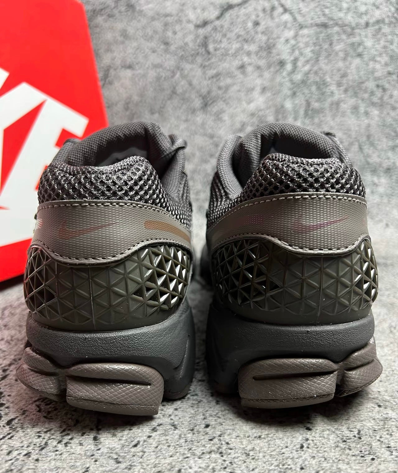 Nike Zoom Vomero 5 Cave Stone 棕色 (HF5493-201)