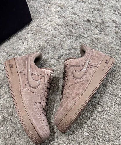 Nike Air Force 棕色 (HV4406-200)