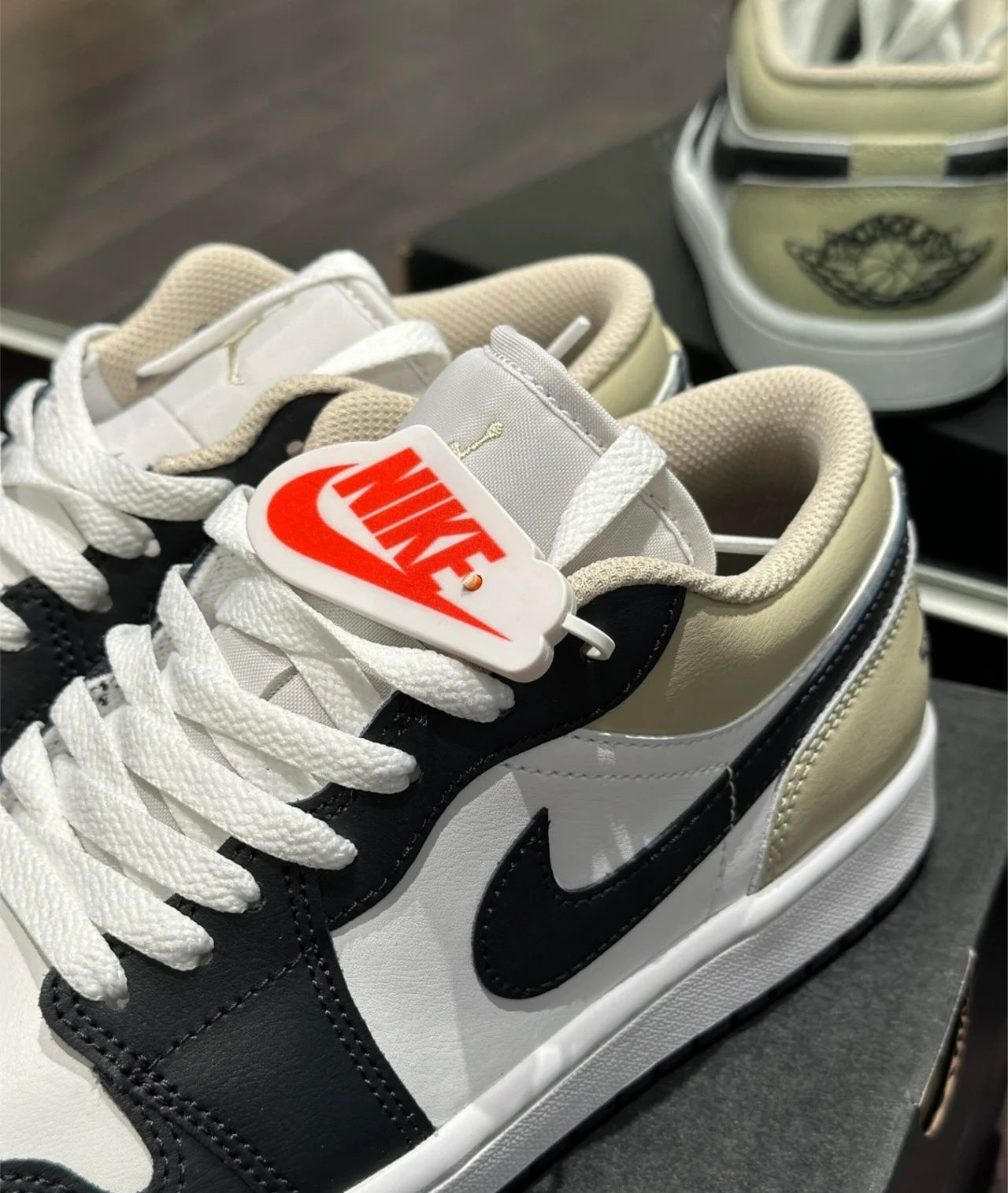 Nike Air Jordan 1 Low SE ”Black Toe Rattan“ (553558-153)