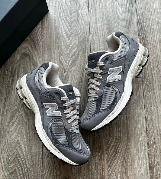 New Balance 2002R 灰白 (M2002RNM)