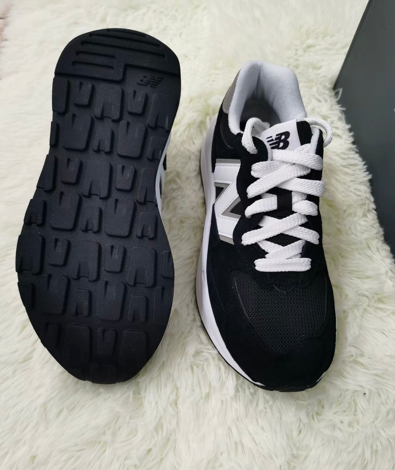 New Balance 5740 黑白 (M5740CB)