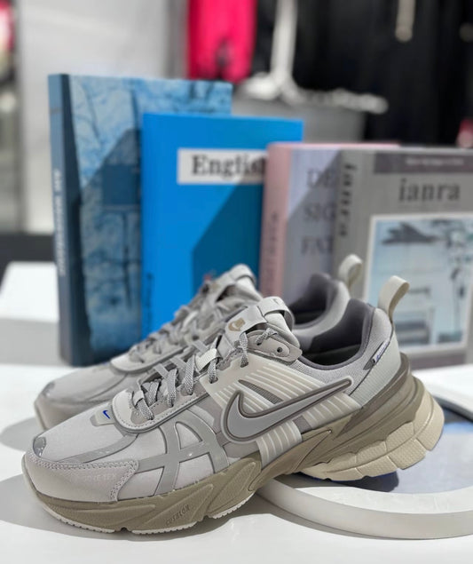 Nike V2K Run GTX 燕麥灰 (FZ2622-002)