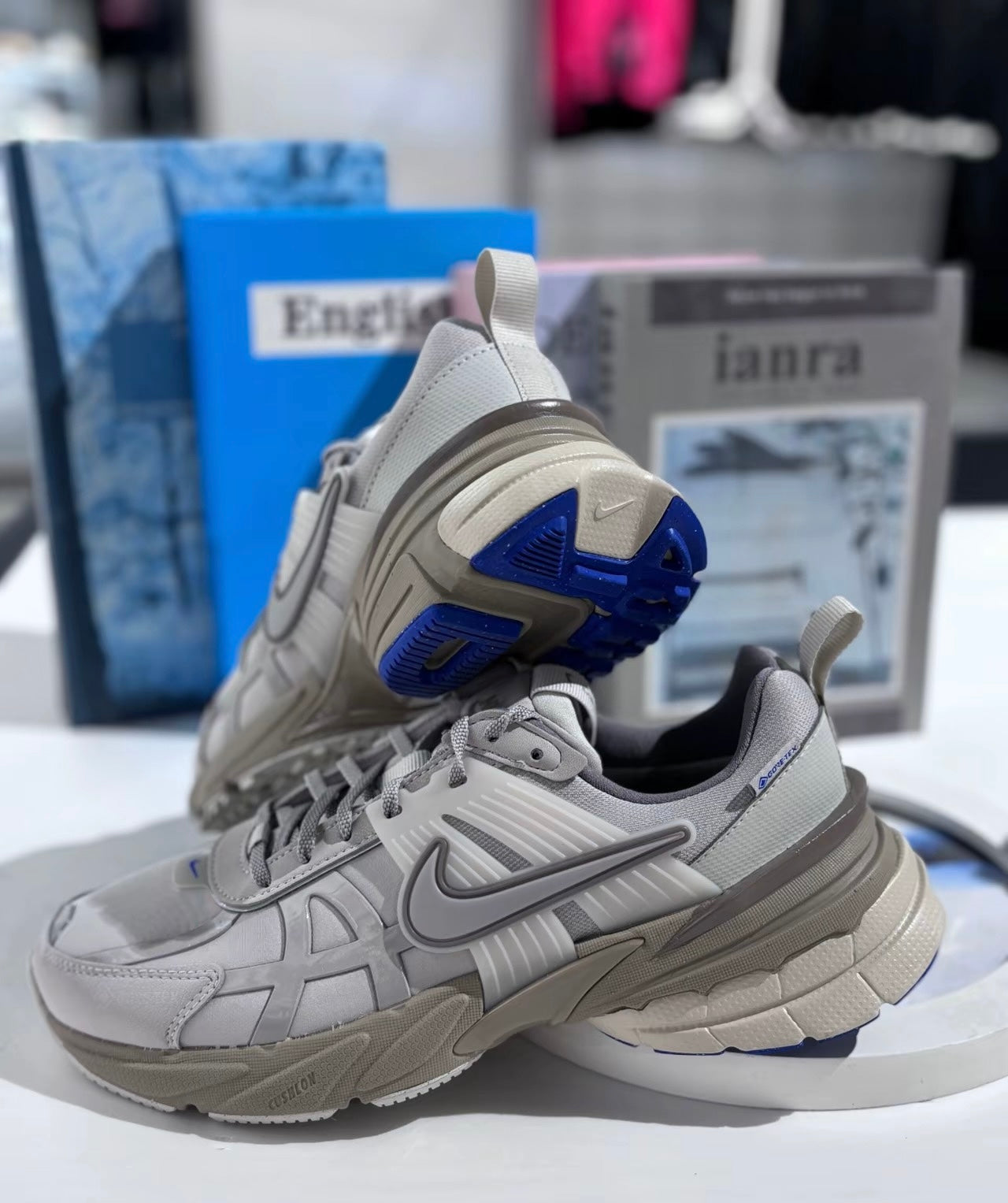 Nike V2K Run GTX 燕麥灰 (FZ2622-002)