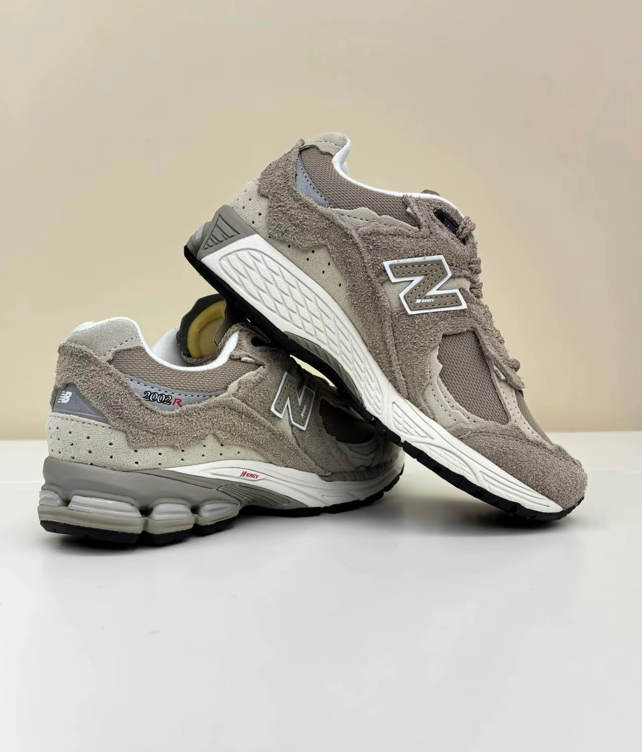 New Balance 2002R Refined Future 卡其 (M2002RDL)