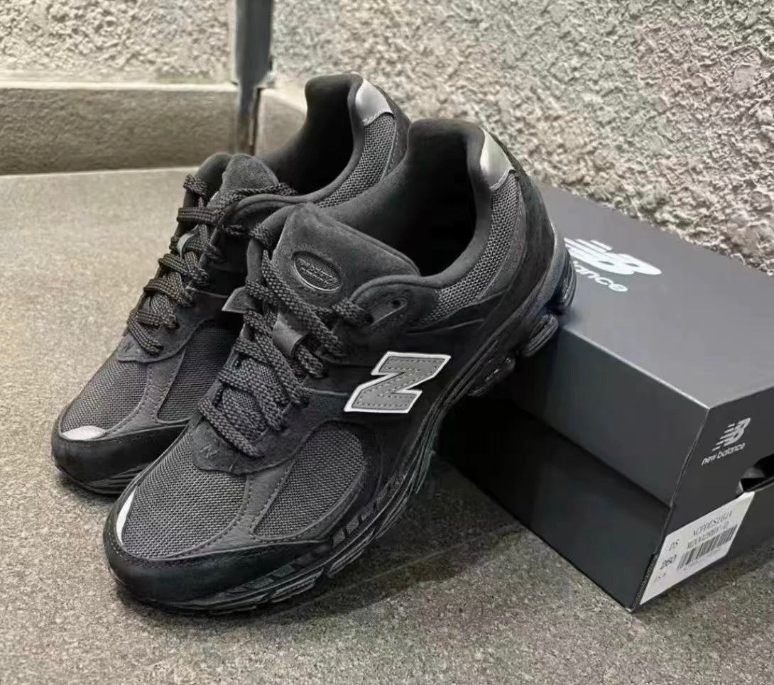 New Balance 2002R Black (M2002RBV)