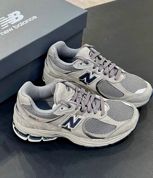 New Balance 2002R 灰黑青少年 (GC2002R0)