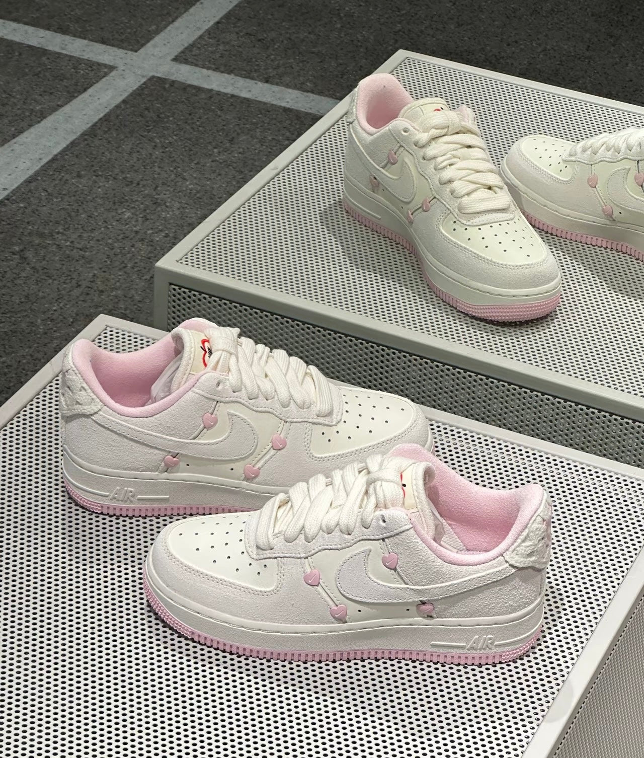 [粉色系秒殺] Nike Air Force Valentine‘s Day 2025 (HV5992-111)