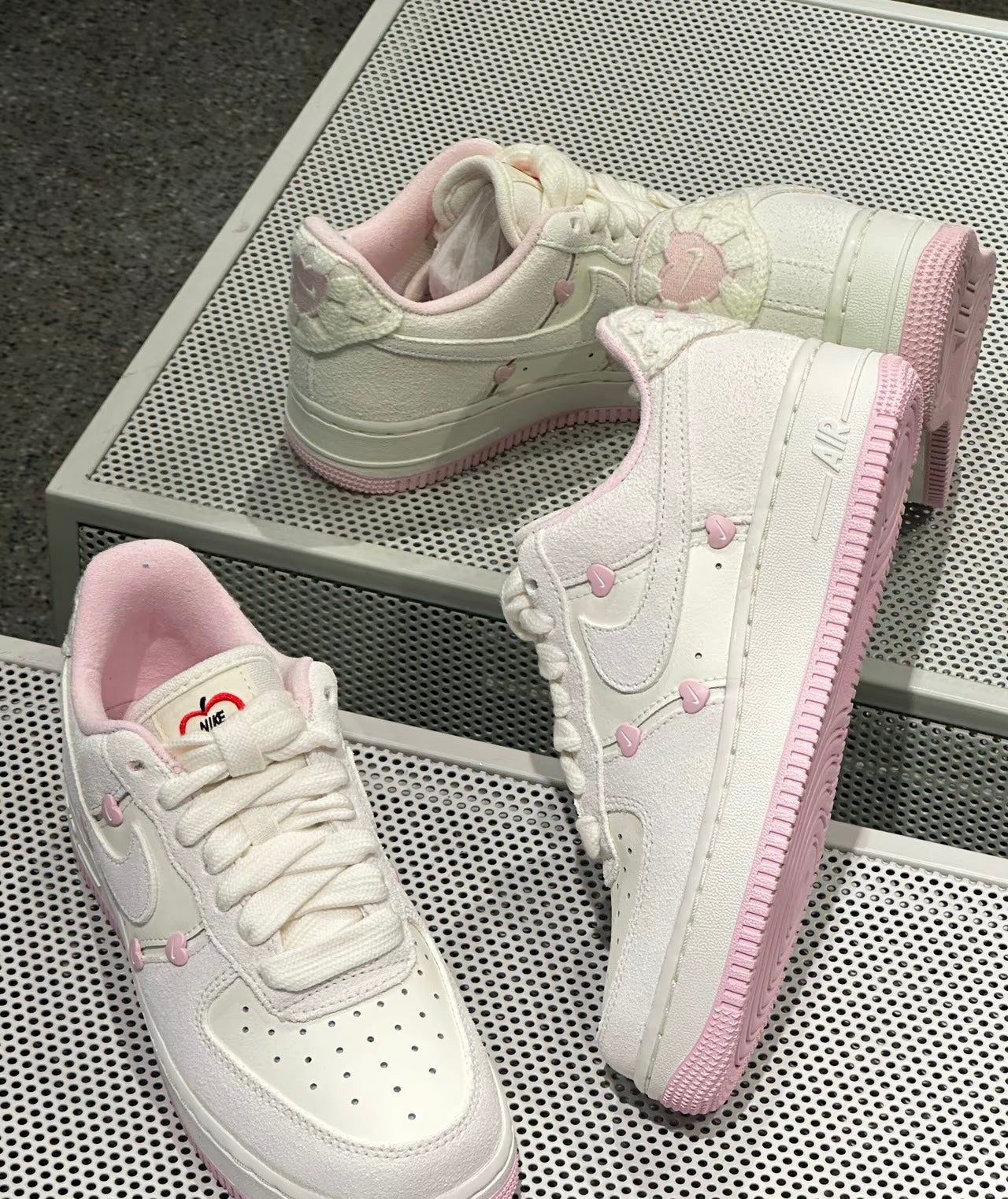 [粉色系秒殺] Nike Air Force Valentine‘s Day 2025 (HV5992-111)