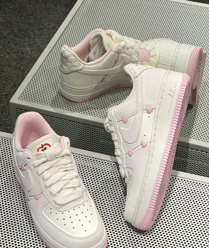 [粉色系秒殺] Nike Air Force Valentine‘s Day 2025 (HV5992-111)