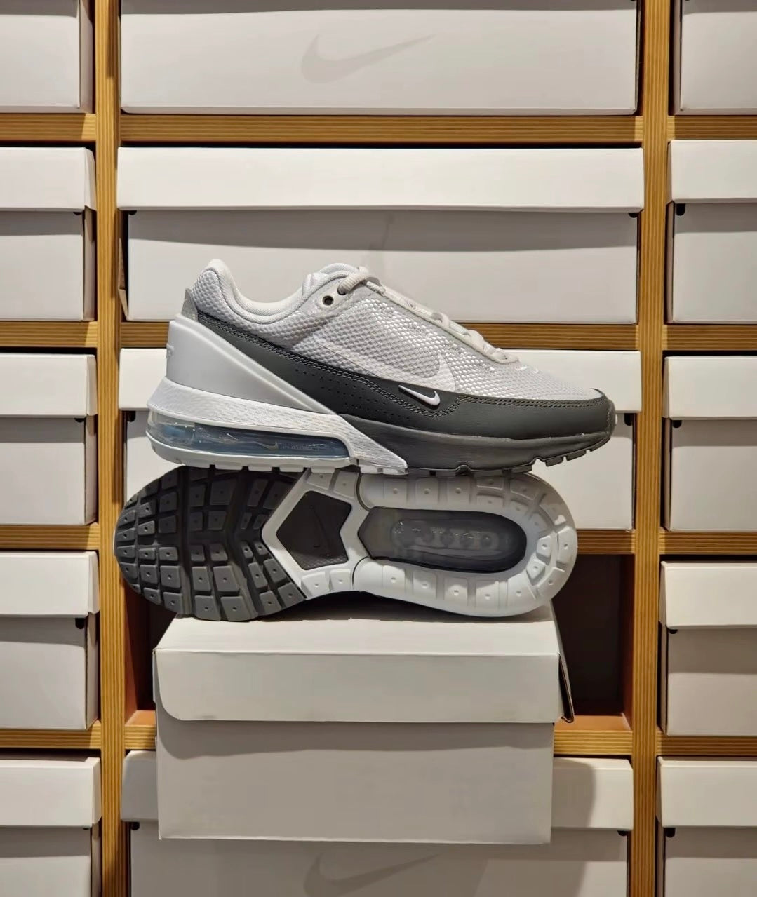 Nike Air Max Pulse 灰白 (FN7459-001)
