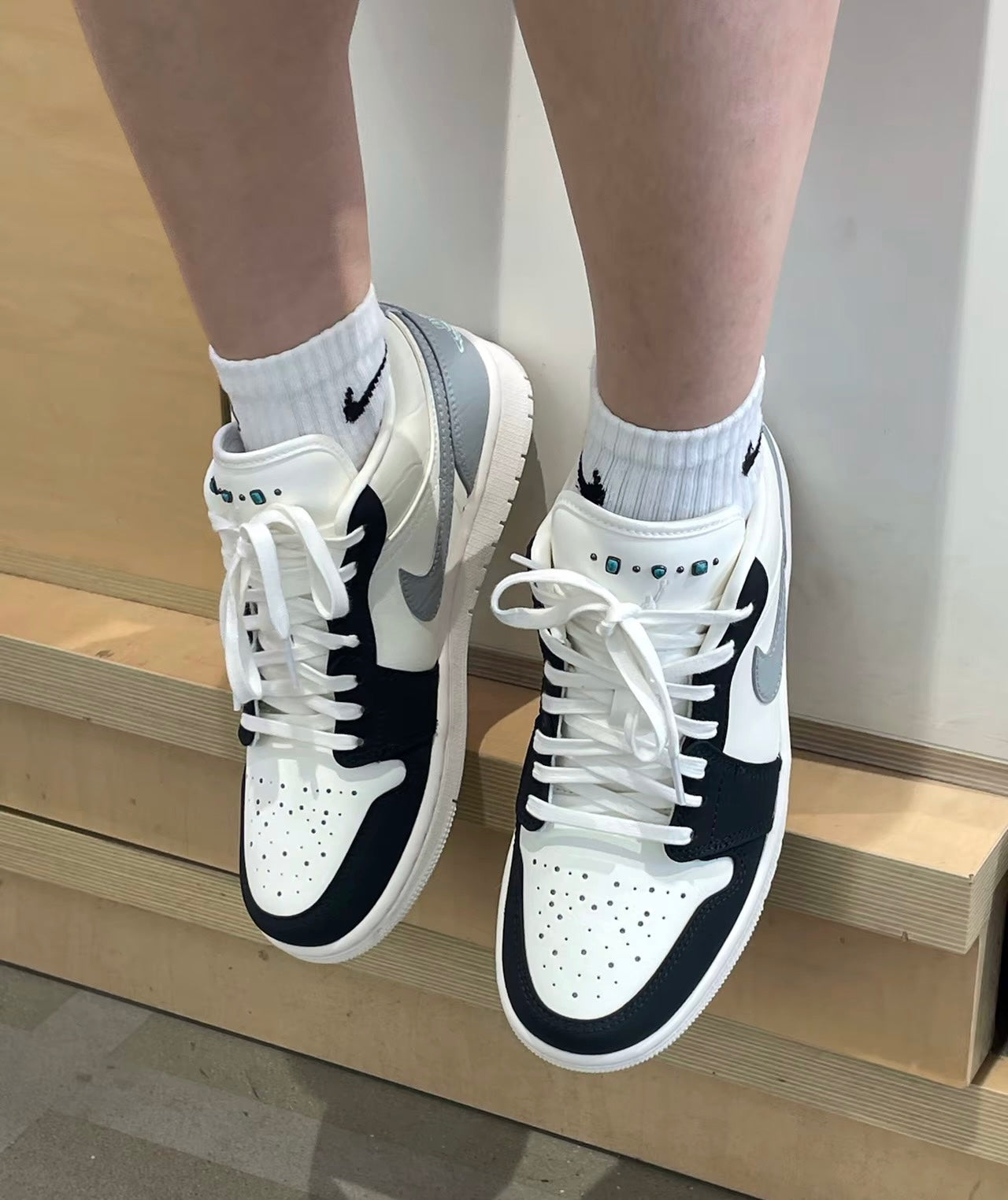 Nike Air Jordan Low Bling Jewel (IO2242-101)