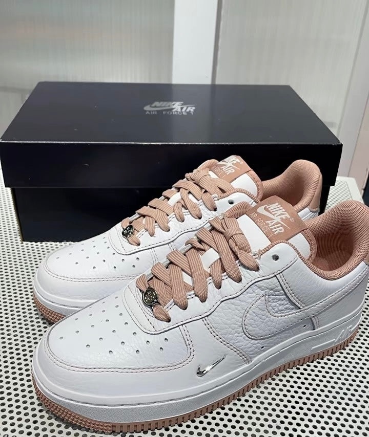 Nike Air Force 白粉 (IB6543-100)