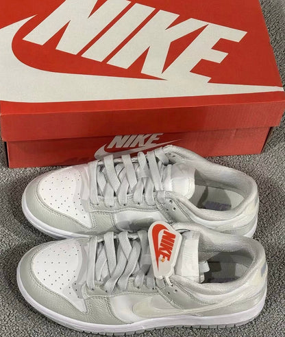 Nike Dunk Low Iridescent Swoosh 灰白雷射 (HJ5787-001)