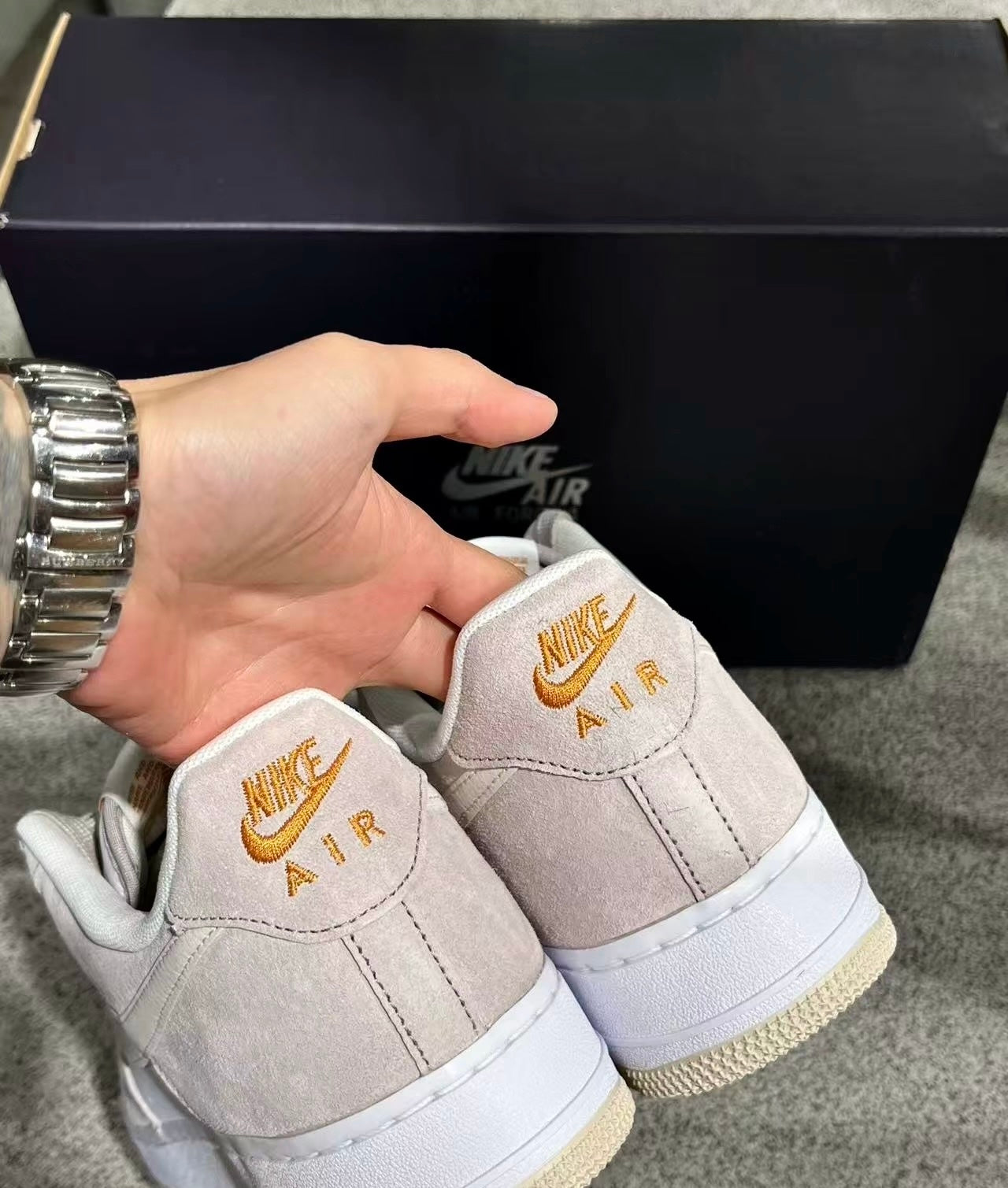 NIKE AIR FORCE 1 ‘07 College Grey / Light Orewood (IB3080-001)