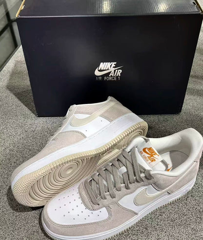 NIKE AIR FORCE 1 ‘07 College Grey / Light Orewood (IB3080-001)