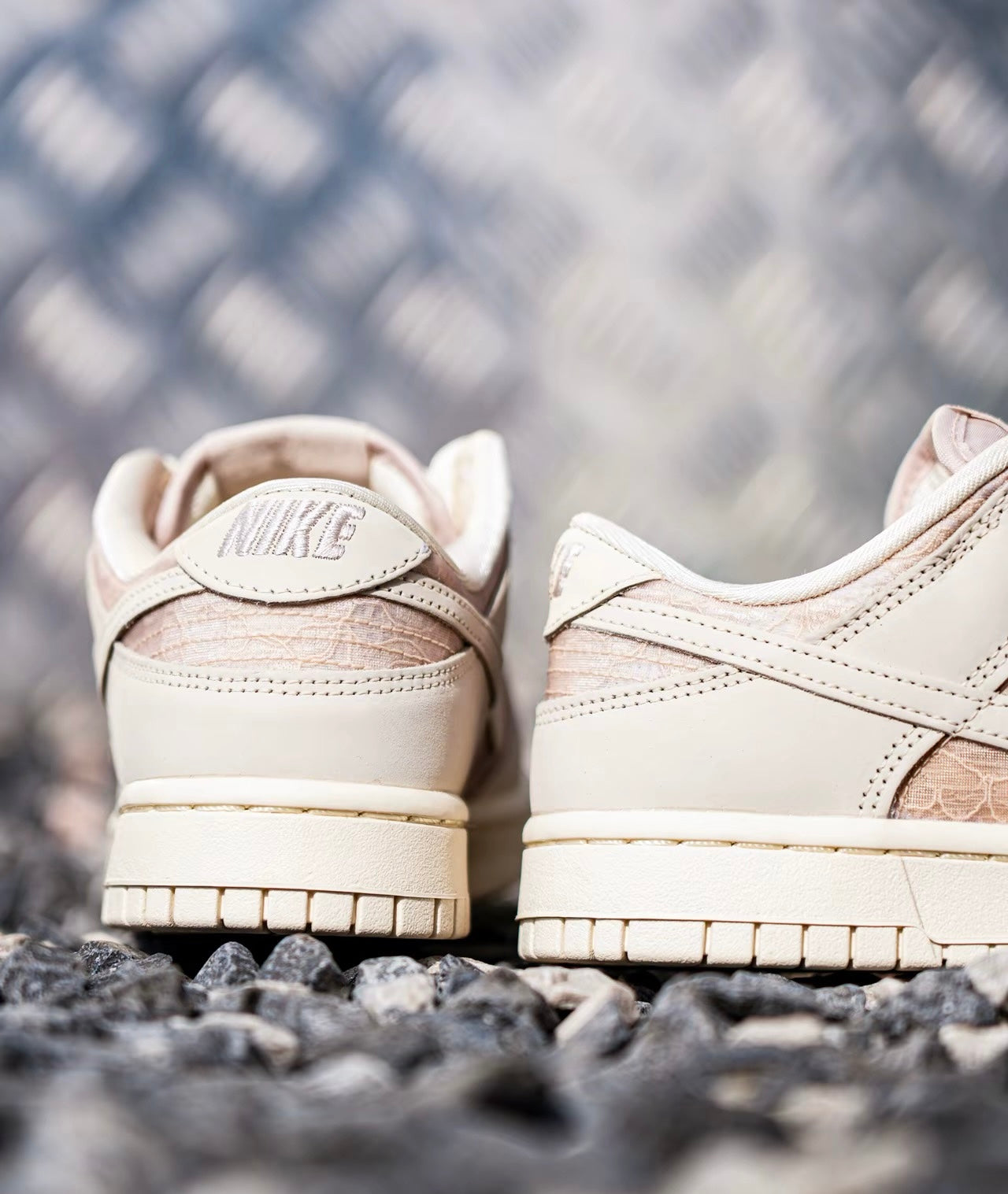 Nike Dunk Low 白粉 (HJ5870-100)