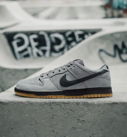 Nike Dunk Low 麂皮灰黑 (FJ1674-002)