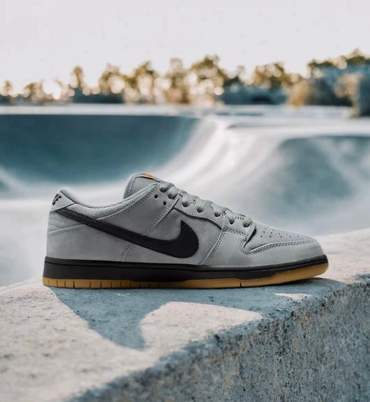 Nike Dunk Low 麂皮灰黑 (FJ1674-002)