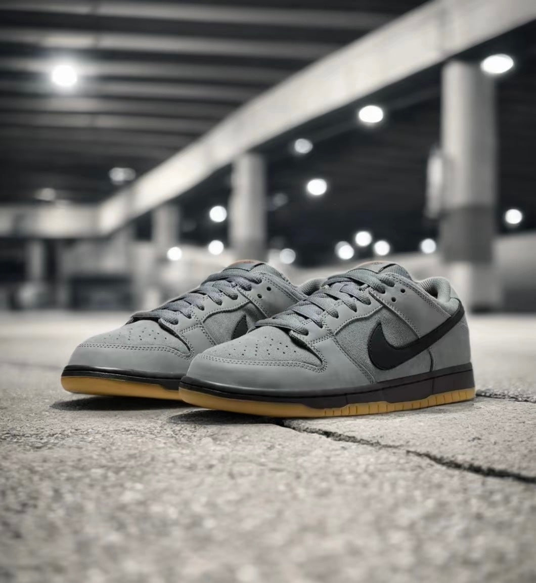Nike Dunk Low 麂皮灰黑 (FJ1674-002)