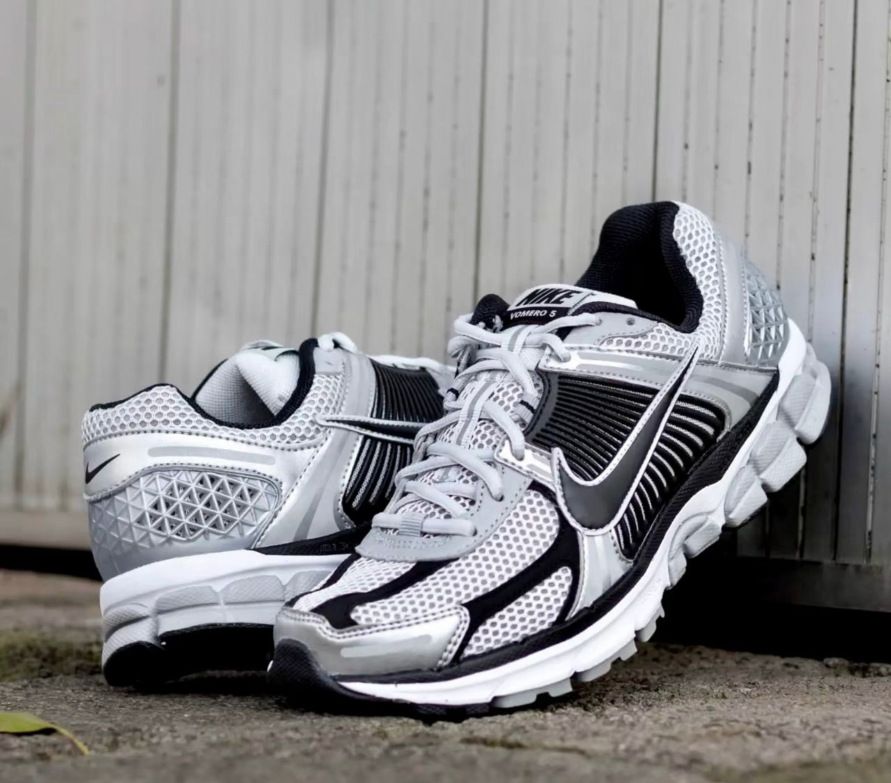 Nike Zoom Vomero 5 金屬黑銀 (FJ4151-004)