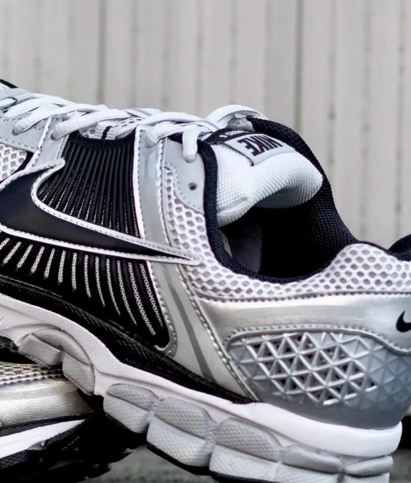 Nike Zoom Vomero 5 金屬黑銀 (FJ4151-004)